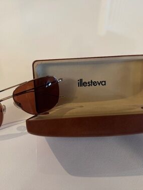 Gold Aviators.